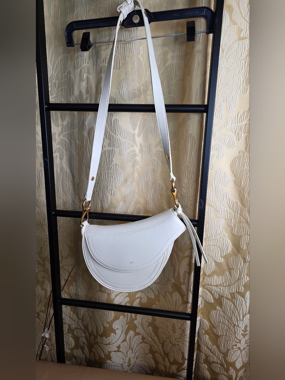 Jw PEI Women White & Gold Accent Shoulder Bag